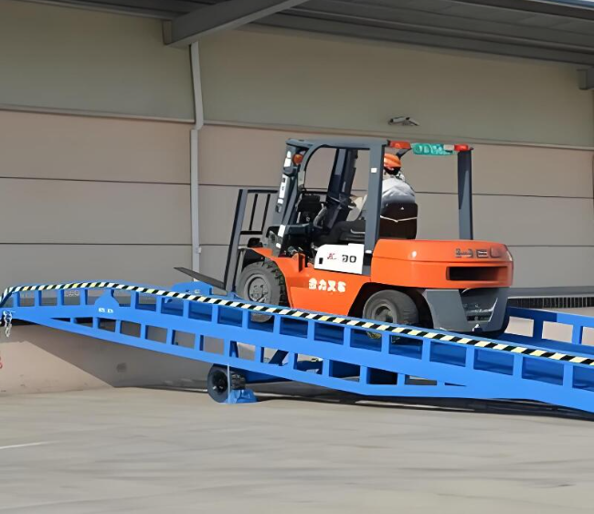 玛纳斯移动式卸货平台（叉车用）